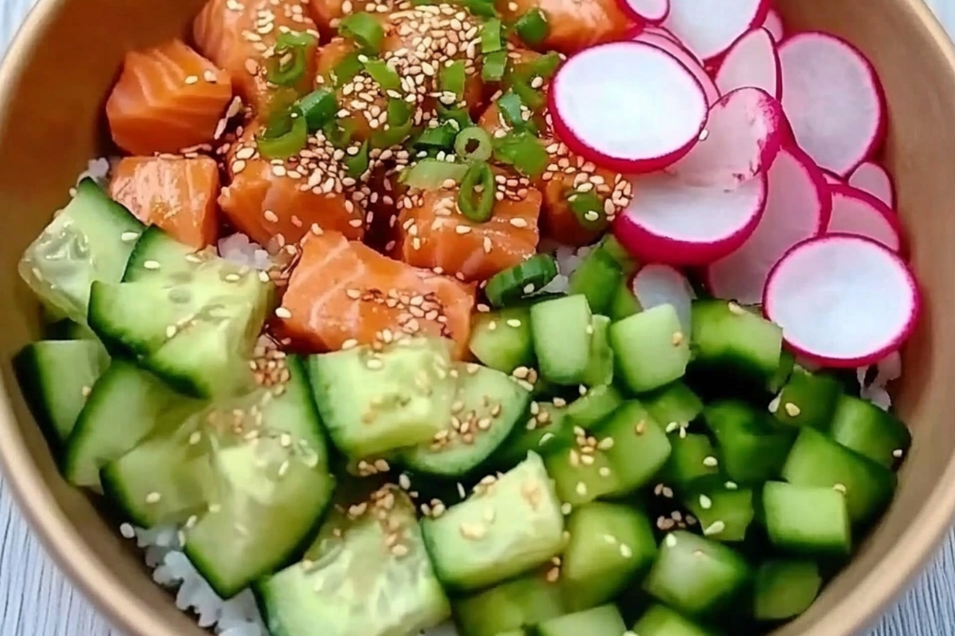 1poke-bowl-au-saumon-avocat
