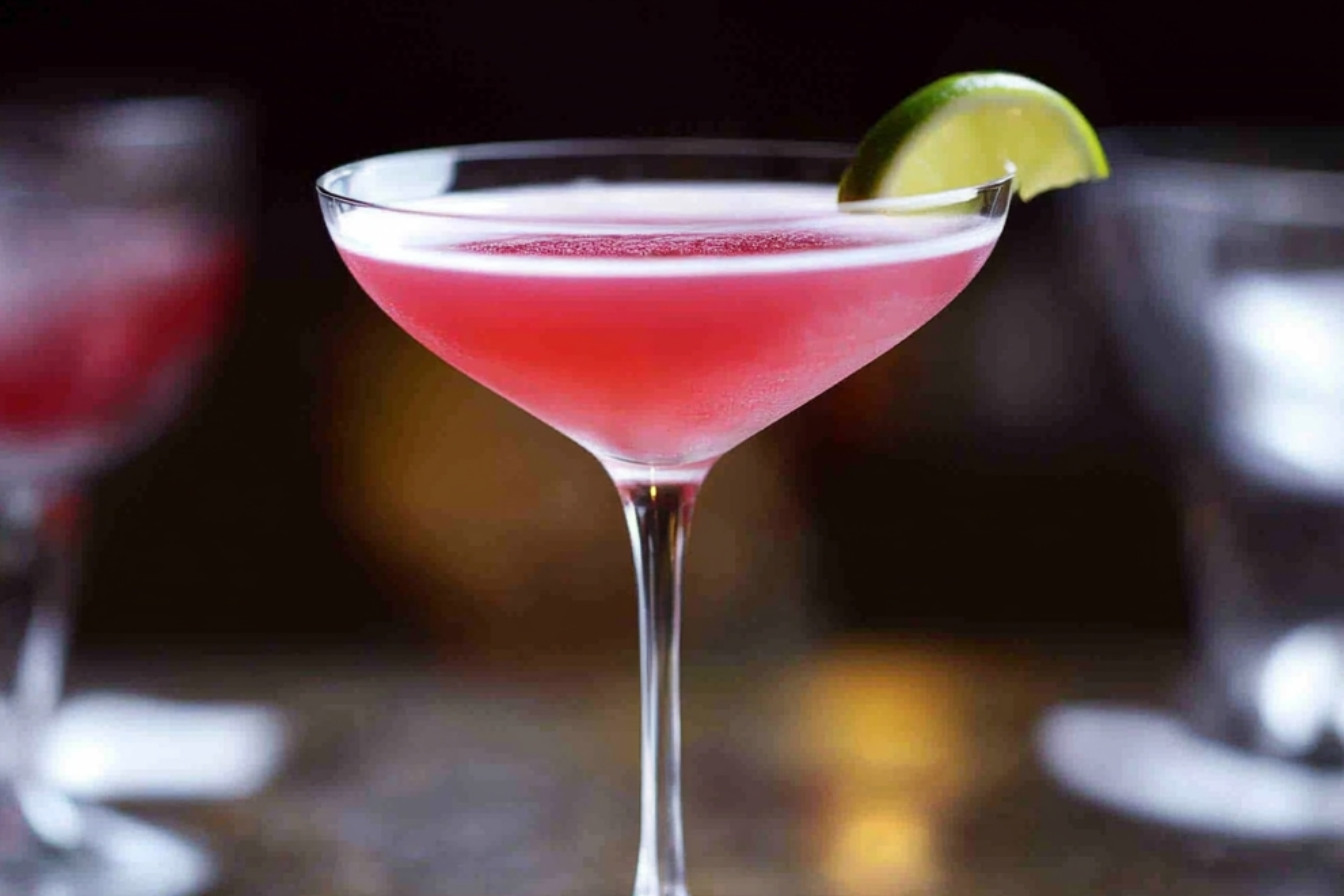 1cocktail-cosmopolitan-de-noel-lelegance-en-verre