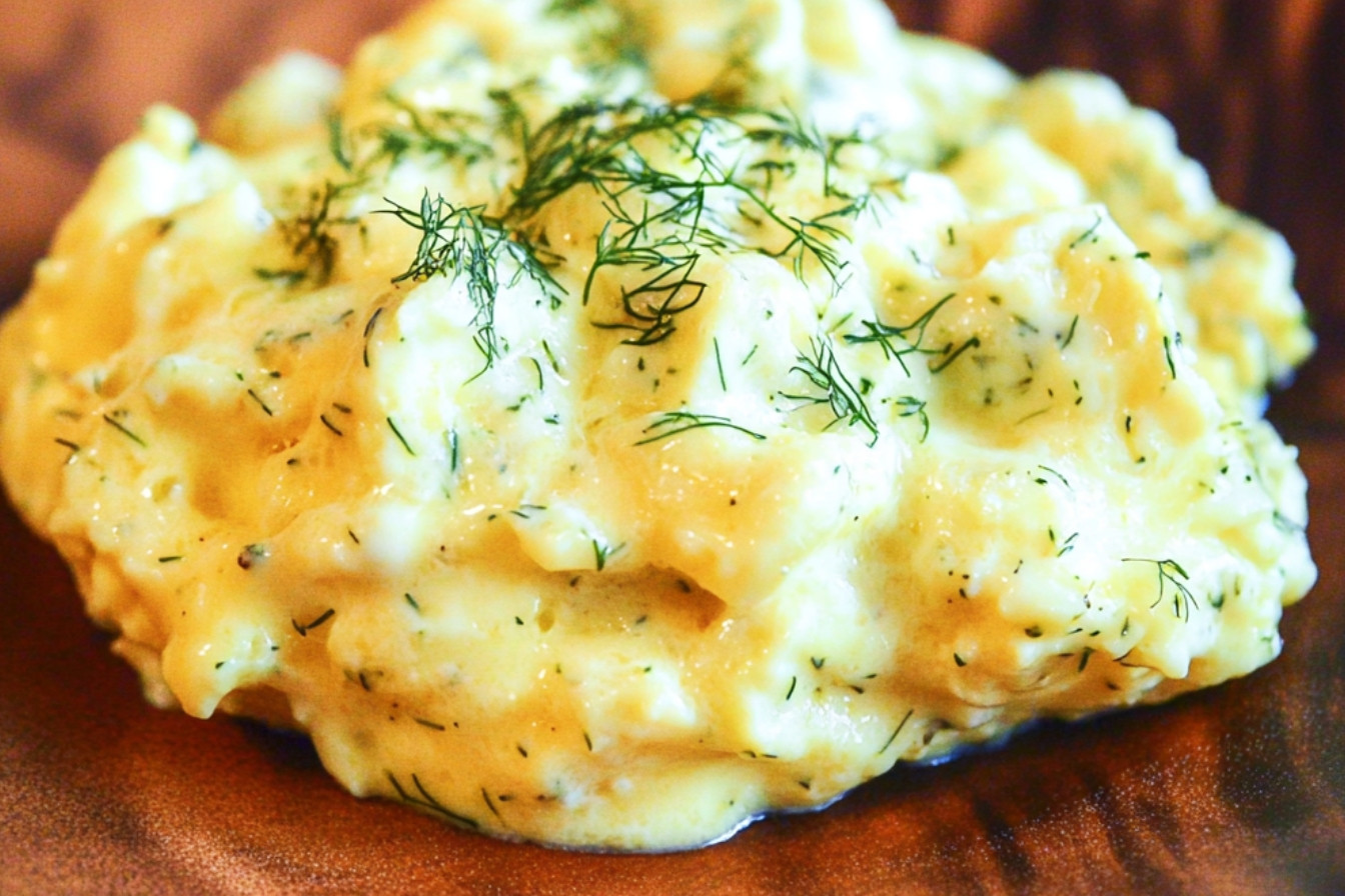 1oeufs-brouilles-au-dill-une-touche-raffinee